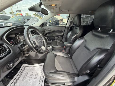 Used 2019 Jeep Compass Latitude FWD image 17