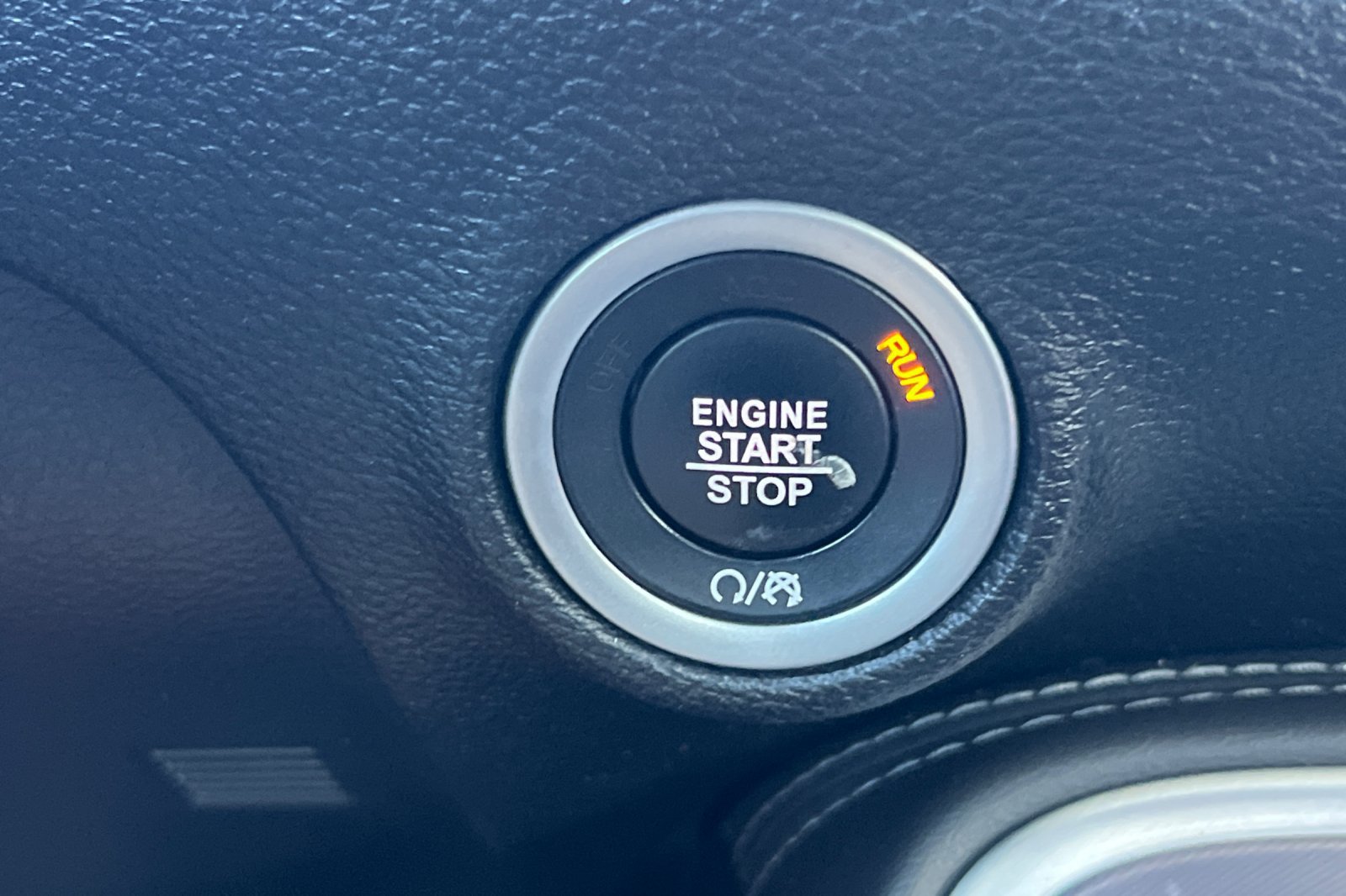 Used 2019 Dodge Challenger SXT RWD image 21
