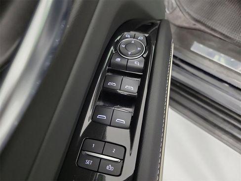 Certified 2023 Cadillac Escalade ESV Premium Luxury image 21