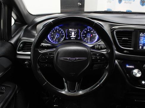 Used 2018 Chrysler Pacifica Touring Plus w/ S Appearance Package FWD image 14