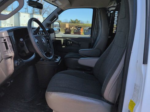Used 2024 GMC Savana 2500 w/ Driver Convenience Package RWD image 17