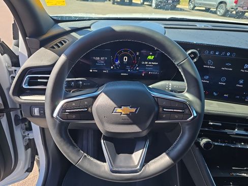 Used 2026 Chevrolet Traverse LT w/ Driver Confidence Package AWD/4WD image 14