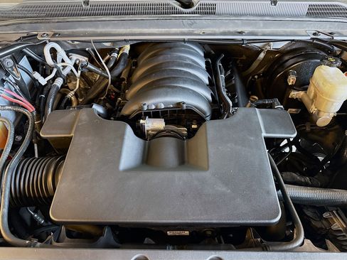 Used 2019 Chevrolet Suburban LT image 35