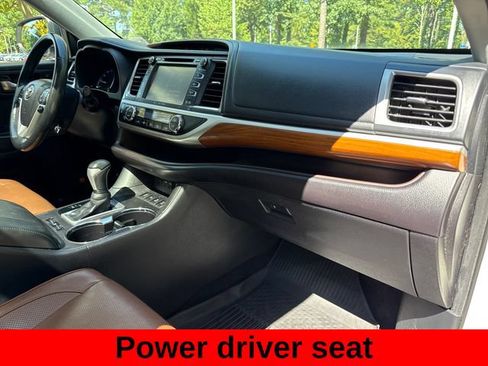Used 2019 Toyota Highlander Limited Platinum AWD/4WD image 26