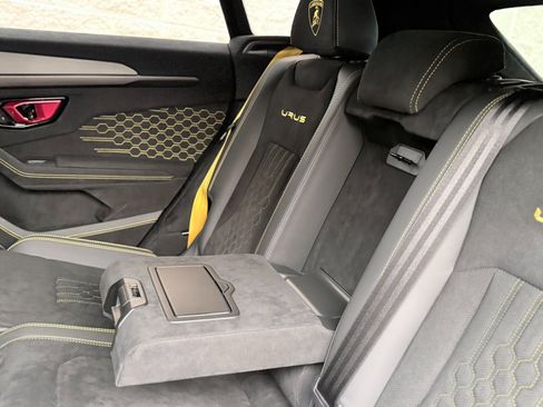 Used 2023 Lamborghini Urus Performante AWD/4WD image 33