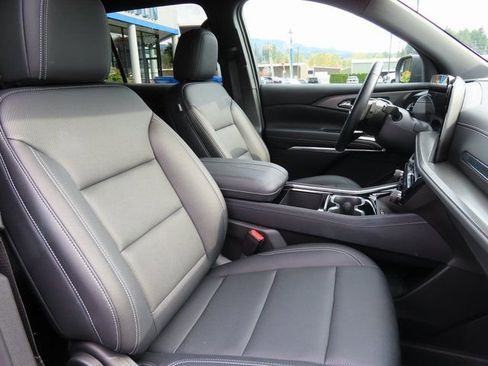 Used 2025 Chevrolet Traverse LT image 35