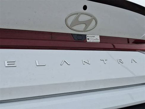 Certified 2025 Hyundai Elantra Sport image 30