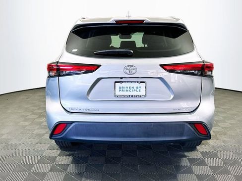 Certified 2023 Toyota Highlander XLE image 7