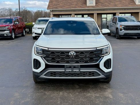 Used 2025 Volkswagen Atlas Cross Sport SE w/ Panoramic Sunroof Package image 3