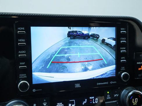 Used 2022 Toyota Highlander XSE AWD/4WD image 25