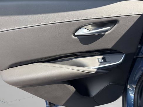 Used 2024 Cadillac XT4 Luxury w/ Cold Weather Package FWD image 18