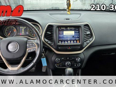 Used 2017 Jeep Cherokee Latitude FWD image 33