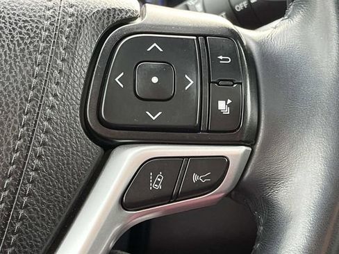 Used 2019 Toyota Highlander XLE w/ Carpet Mat Package (TMS) image 36