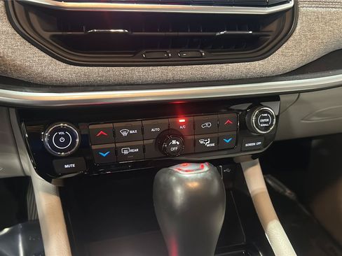 Used 2022 Jeep Compass Latitude w/ Convenience Group FWD image 18