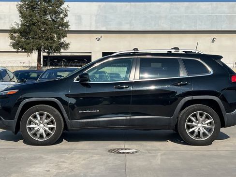 Used 2018 Jeep Cherokee Limited image 6