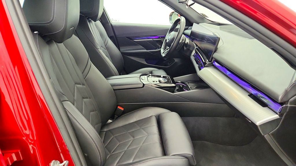 Used 2024 BMW 540i xDrive w/ Premium Package AWD/4WD image 24
