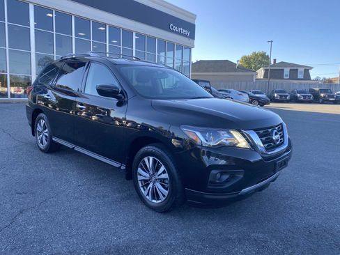 Used 2018 Nissan Pathfinder SV image 8