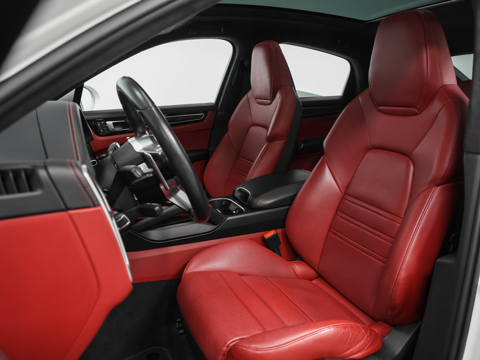 Certified 2022 Porsche Cayenne GTS w/ Premium Package Plus AWD/4WD image 47