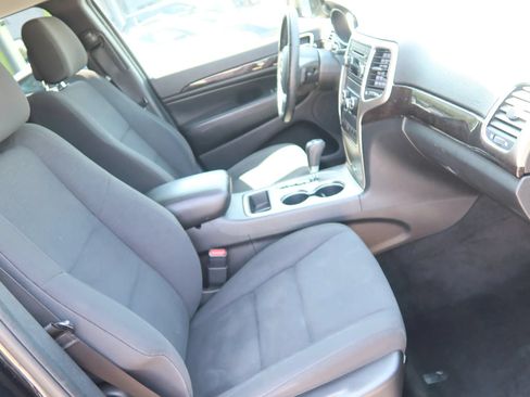 Used 2012 Jeep Grand Cherokee Laredo w/ Laredo E Group AWD/4WD image 25