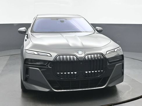 Used 2023 BMW i7 xDrive60 AWD/4WD image 8