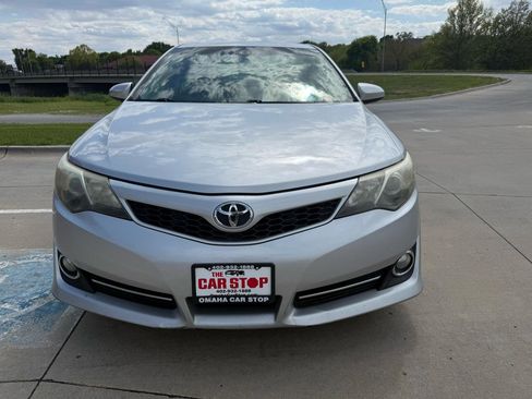 Used 2012 Toyota Camry SE w/ Leather Pkg FWD image 3