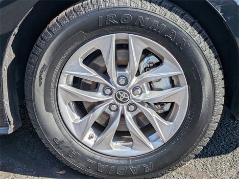 Used 2024 Toyota Sienna XLE image 11