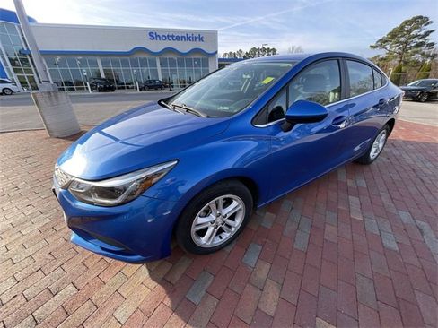 Used 2017 Chevrolet Cruze LT image 10