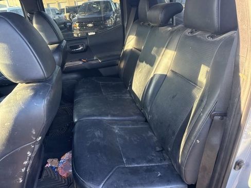 Used 2018 Toyota Tacoma TRD Sport image 25