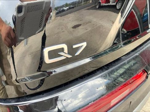 Used 2017 Audi Q7 3.0T Premium image 8