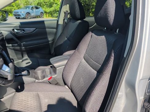 Used 2020 Nissan Rogue SV w/ Sun & Sound Touring Package AWD/4WD image 12