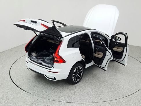 New 2026 Volvo XC60 B5 Plus w/ Protection Package Premier image 35