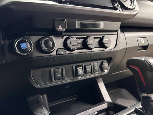 Used 2023 Toyota Tacoma TRD Off-Road AWD/4WD image 17