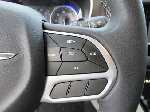 Used 2023 Chrysler Voyager LX image 18