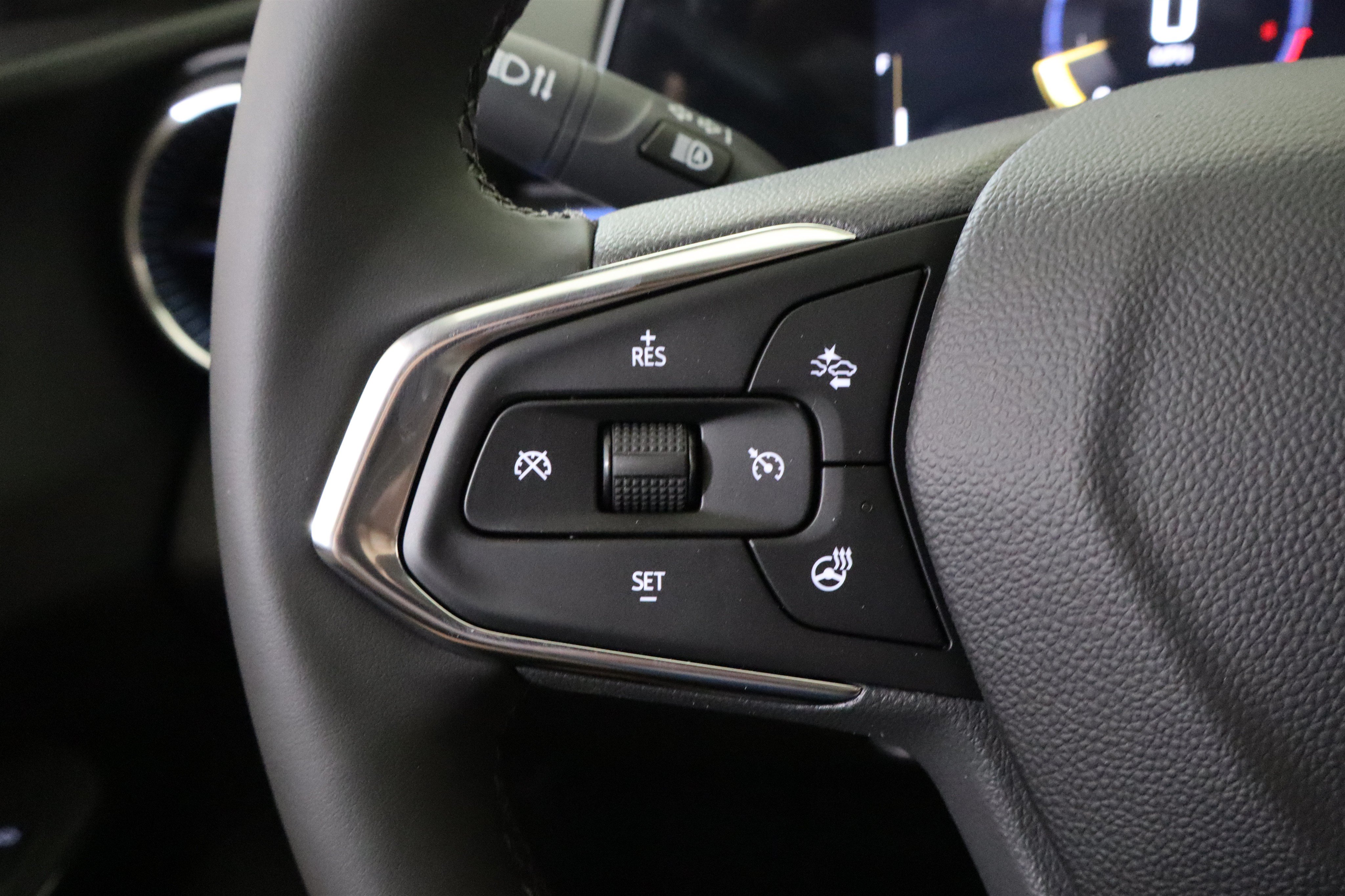 New 2026 Chevrolet Trax LT w/ Midnight Edition FWD image 30