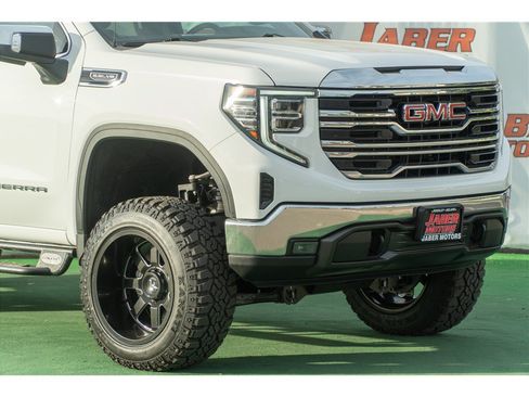 Used 2025 GMC Sierra 1500 SLT AWD/4WD image 3