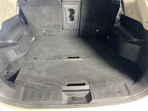 Used 2018 Nissan Rogue SV AWD/4WD image 24