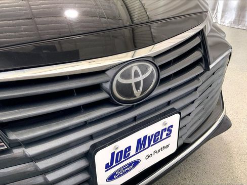Used 2020 Toyota Avalon Limited FWD image 7