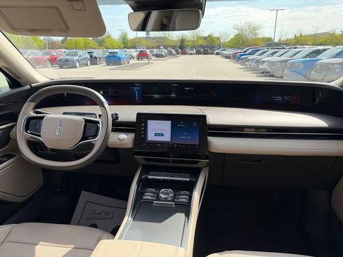 Used 2025 Lincoln Nautilus Premier AWD/4WD image 33