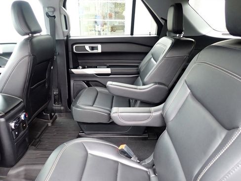 Certified 2022 Ford Explorer XLT w/ Equipment Group 202A image 13