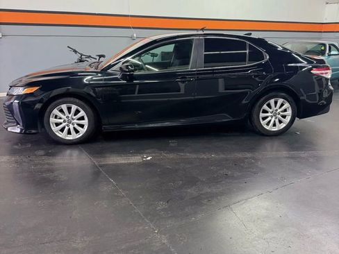 Used 2019 Toyota Camry LE image 4