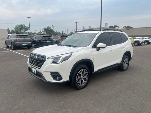 Used 2022 Subaru Forester Premium AWD/4WD image 7