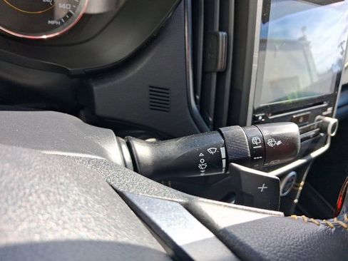 Used 2022 Subaru Crosstrek 2.5i Sport w/ Moonroof Package AWD/4WD image 24