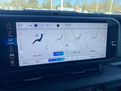 Used 2025 Jeep Gladiator Mojave w/ Convenience Group image 18