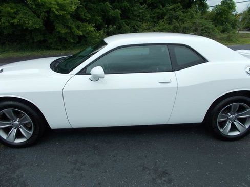 Used 2019 Dodge Challenger SXT RWD image 6