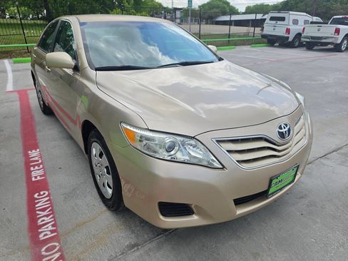 Used 2010 Toyota Camry LE image 5