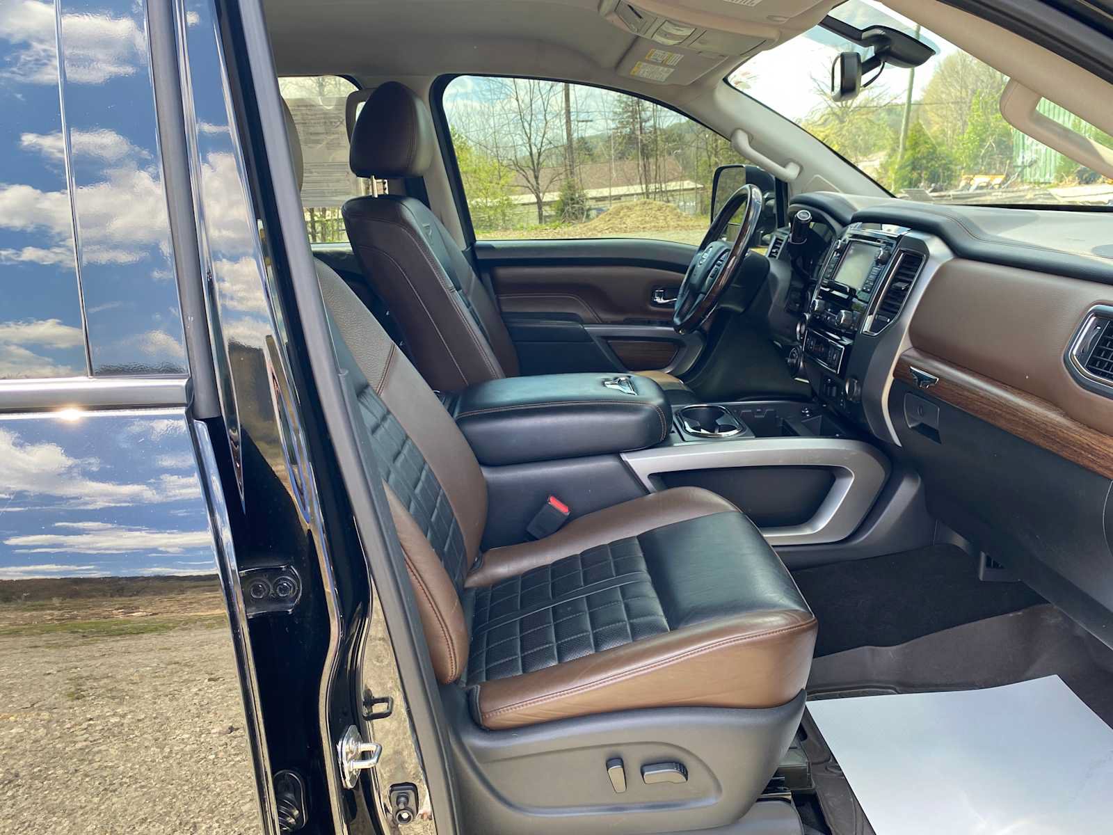 Used 2018 Nissan Titan Platinum Reserve w/ Platinum Utility Package AWD/4WD image 35