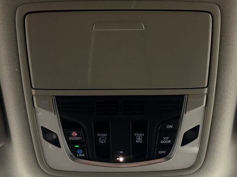 Used 2024 Acura MDX SH-AWD w/ Technology Package image 27