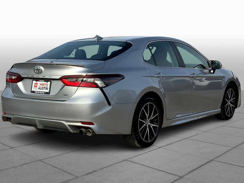 Used 2022 Toyota Camry SE FWD image 13