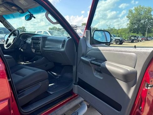 Used 2005 Ford Explorer Sport Trac 2WD image 33