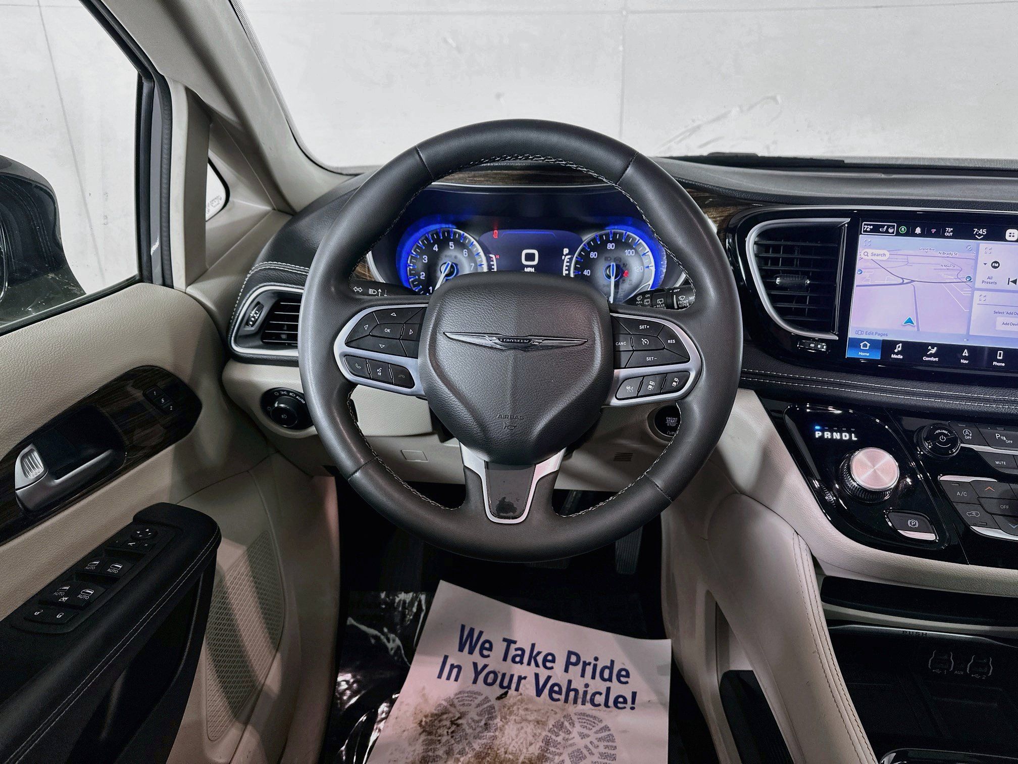Used 2023 Chrysler Pacifica Limited FWD image 22